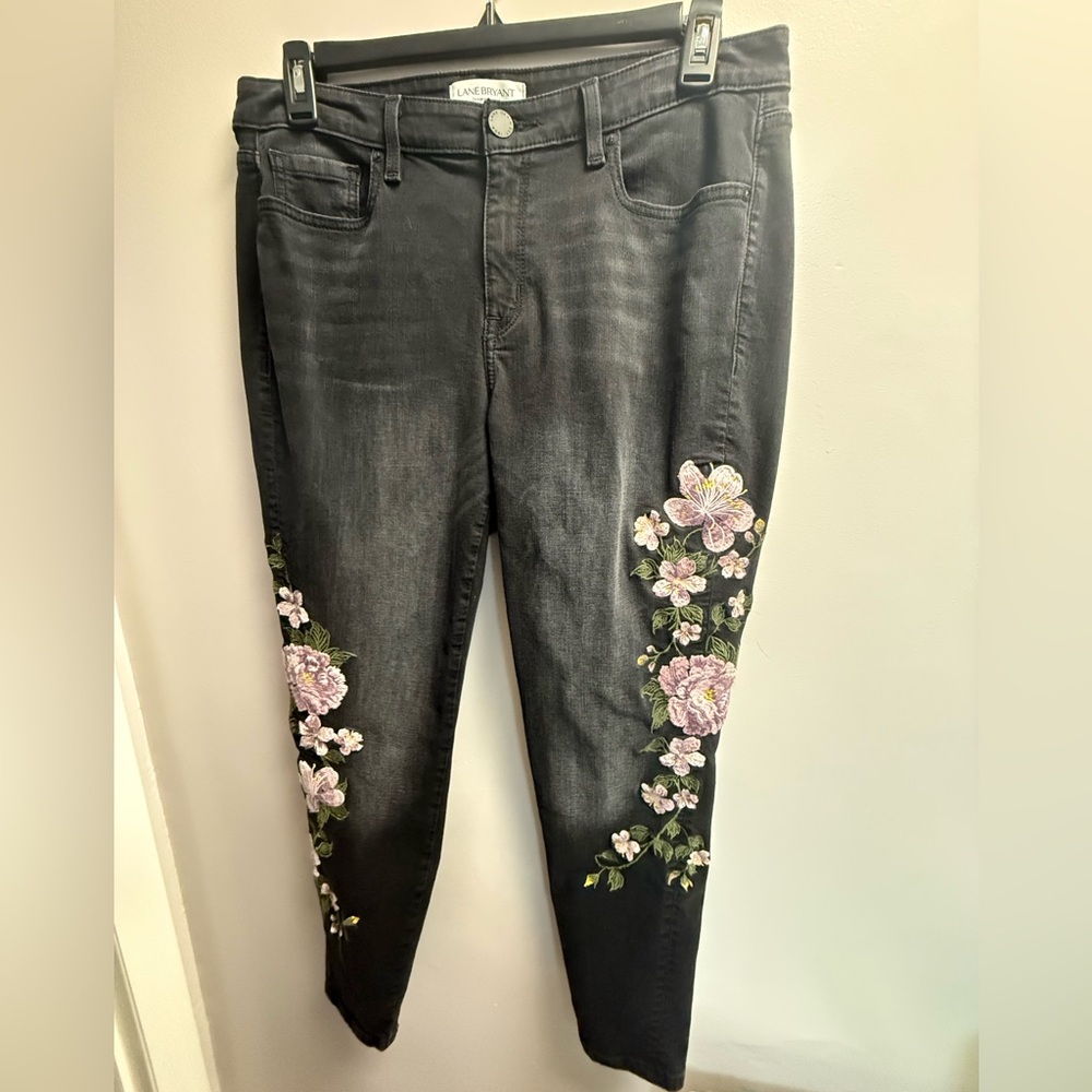 EUC RARE Lane Bryant Black Jeans with Pink Floral Embroidery Women’s Size 14